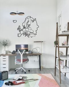 dekorace na zeď mapa Evropy obrysová na pracovní stůl